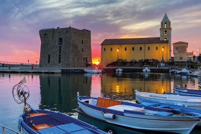 Acciaroli: il borgo dei centenari, il porto e la Madonnina