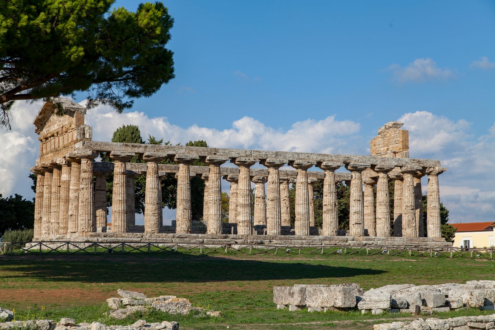 Tempio dorico nel Parco Archeologico di Paestum