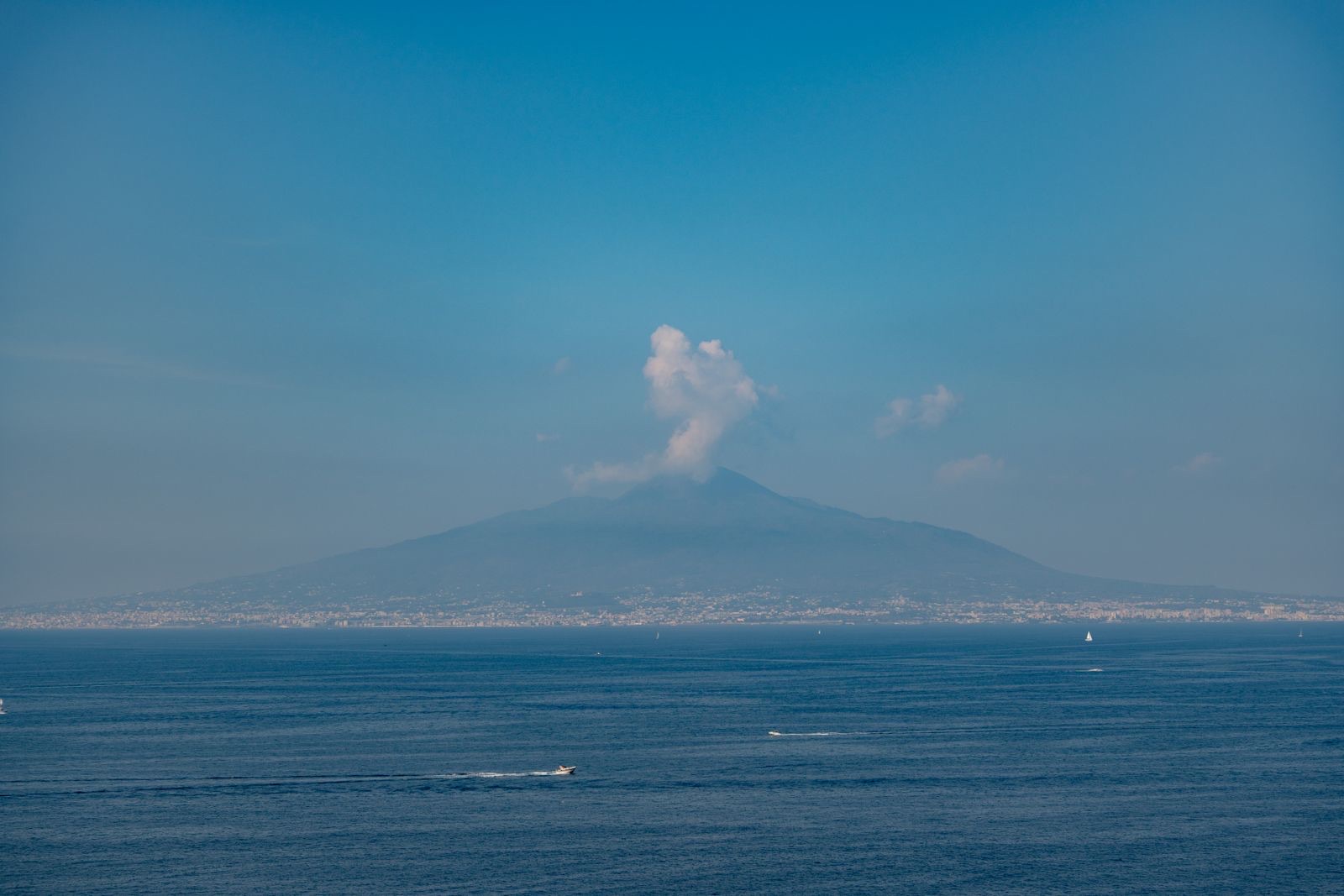 Salita al Vesuvio: fino al cratere del vulcano più famoso